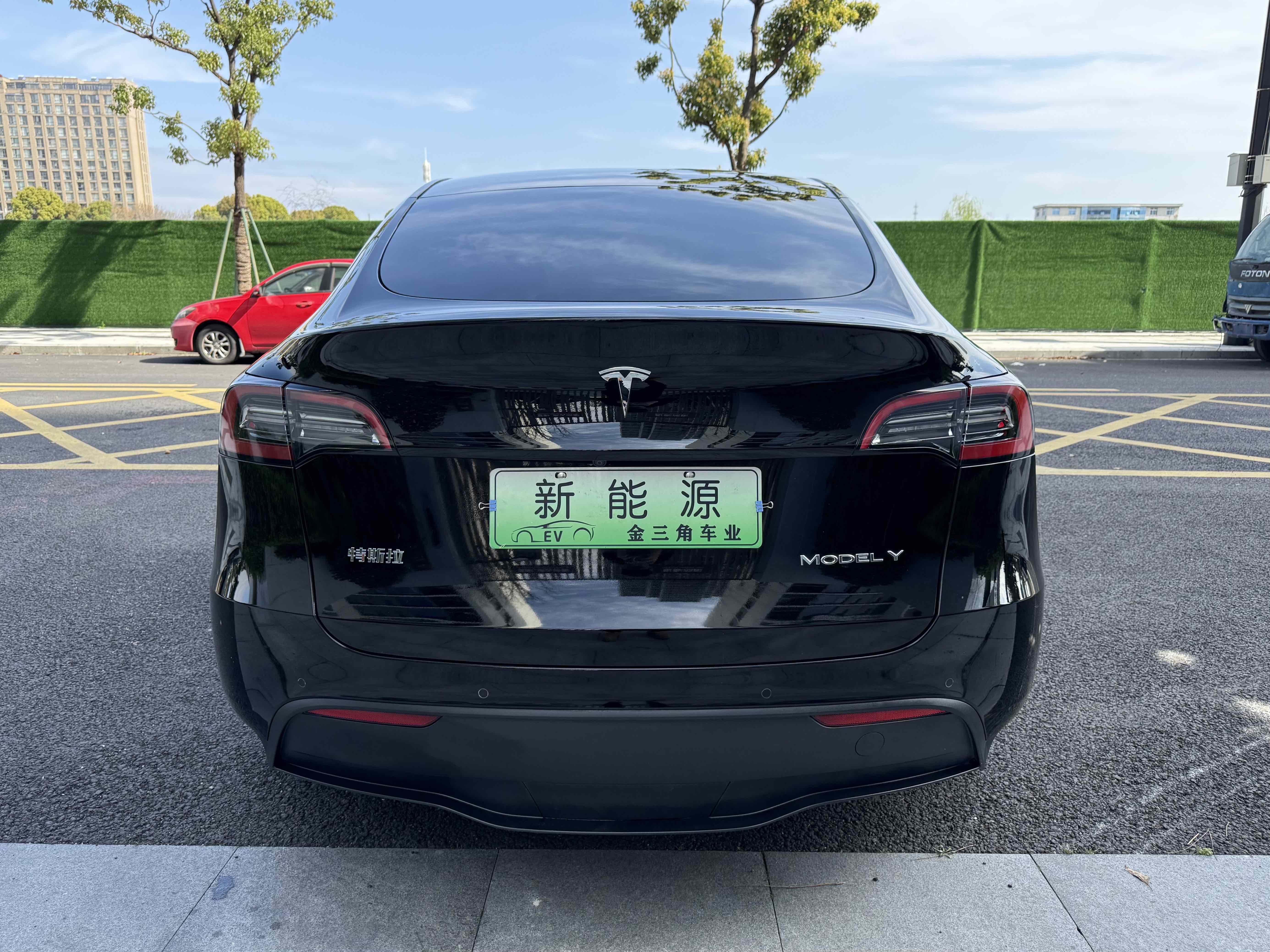 Tesla Model Y 2024 #10 Tesla Model Y 2024 car image #10
