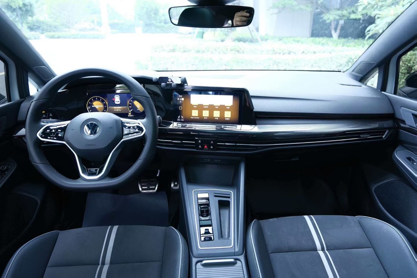 Volkswagen Golf 2024 car image #6