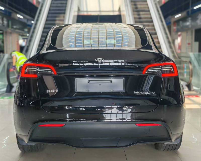 Tesla Model Y 2022 #5 Tesla Model Y 2022 car image #5