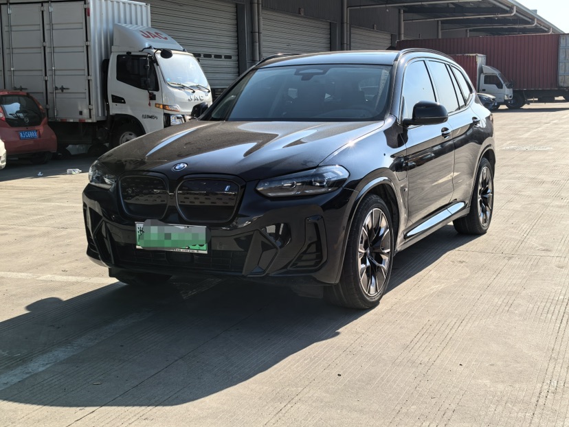 BMW iX3 2025 car image 