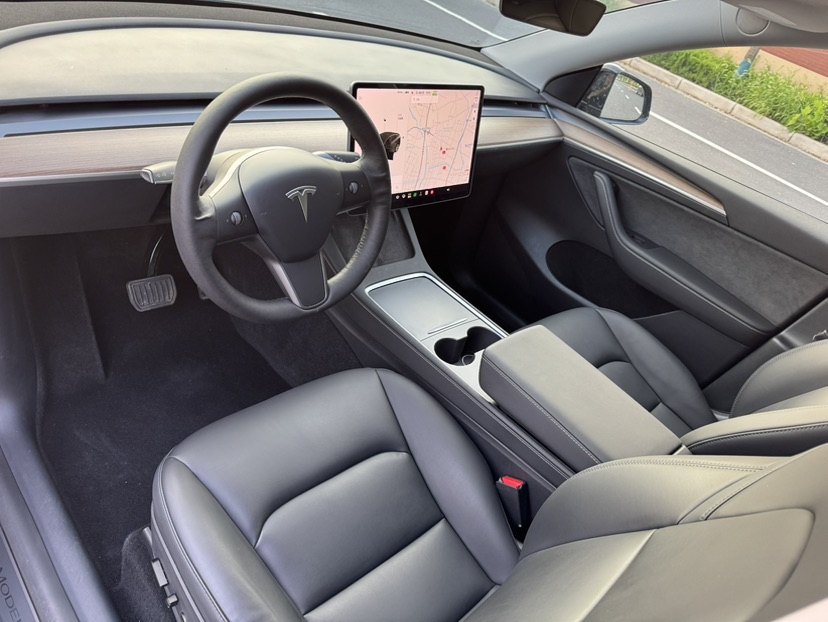 Tesla Model Y 2021 #4 Tesla Model Y 2021 car image #4