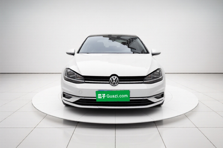 Volkswagen Golf 2019 car image #3