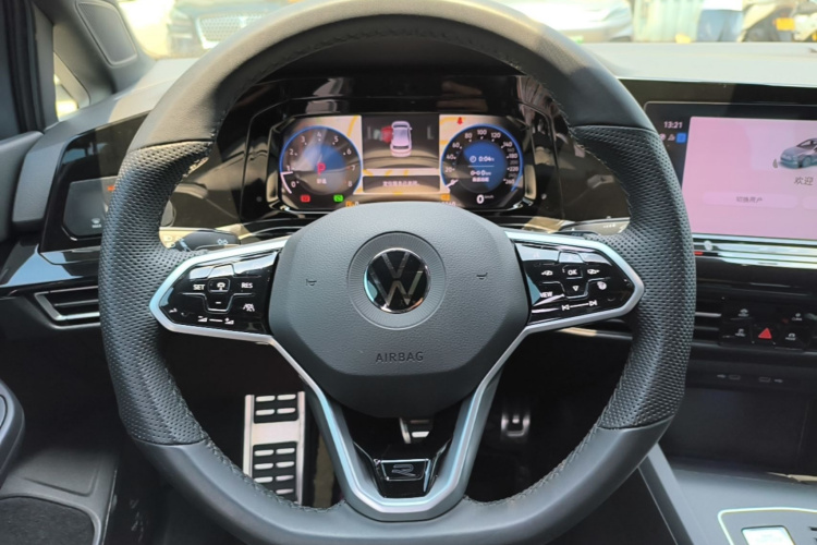 Volkswagen Golf 2024 car image #11