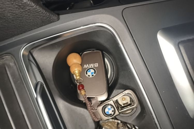 BMW 3 Series 2018 صورة سيارة #14