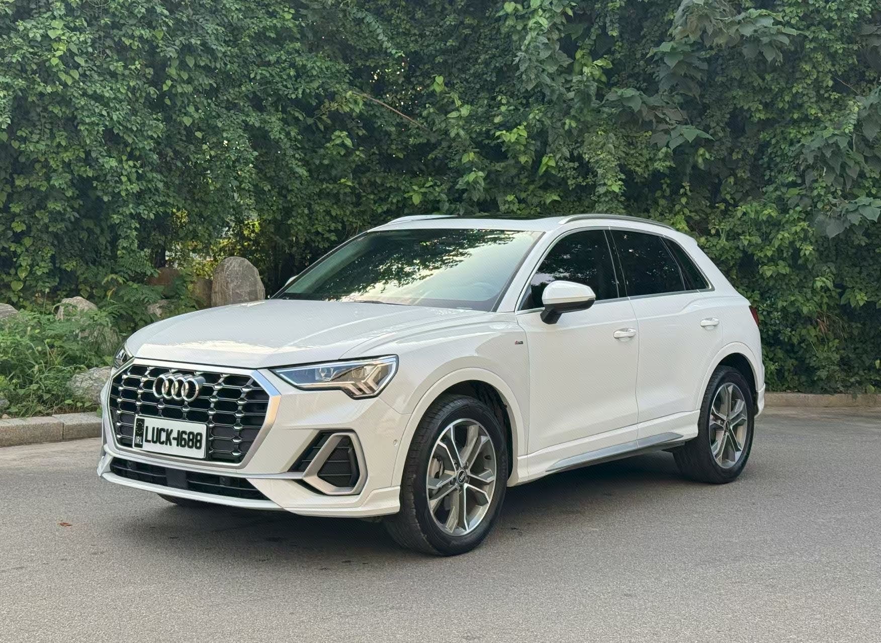 Audi Q3 2021 Audi Q3 2021 immagine di auto