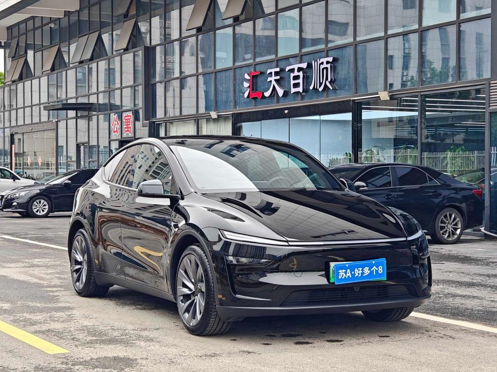 Tesla Model Y 2026 #3 Tesla Model Y 2026 car image #3
