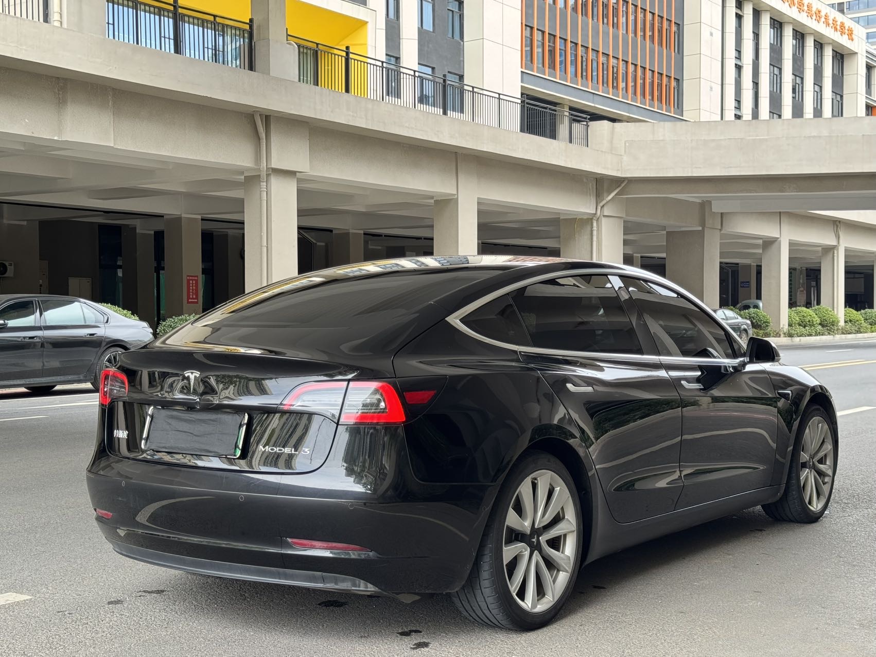 Tesla Model 3 2020 car image #9