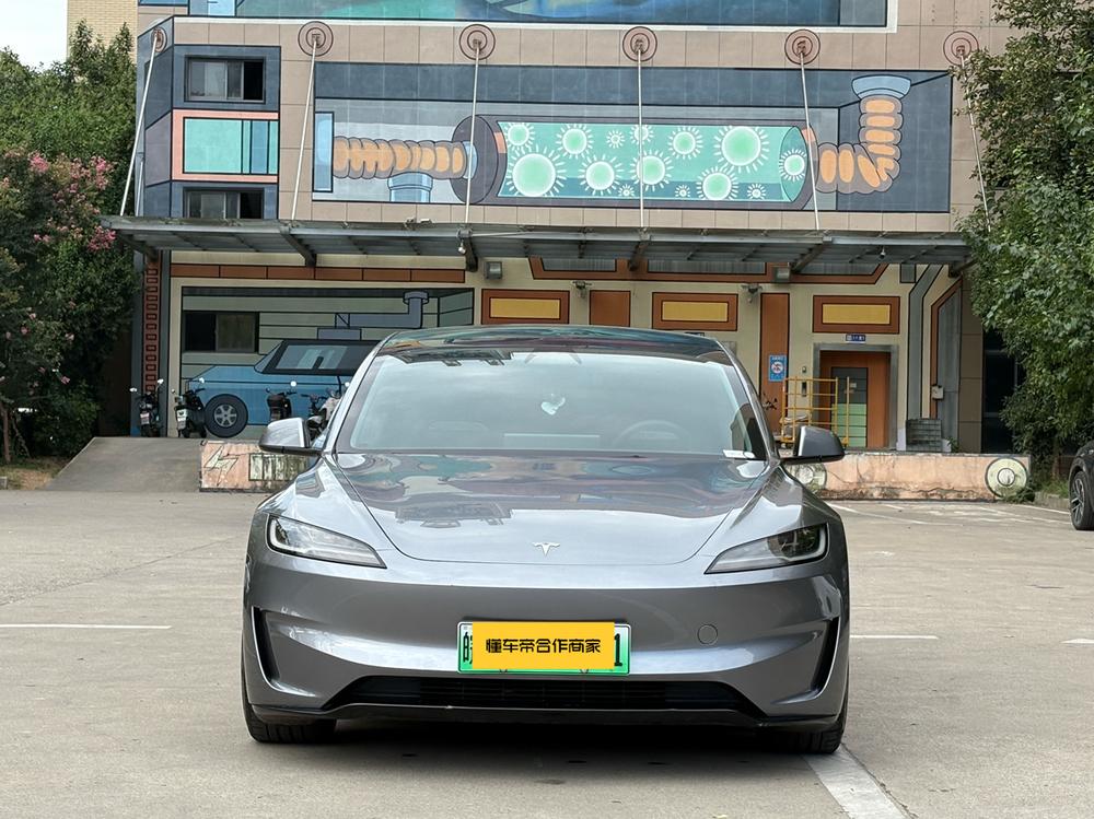 Tesla Model 3 2025 #2 Tesla Model 3 2025 car image #2