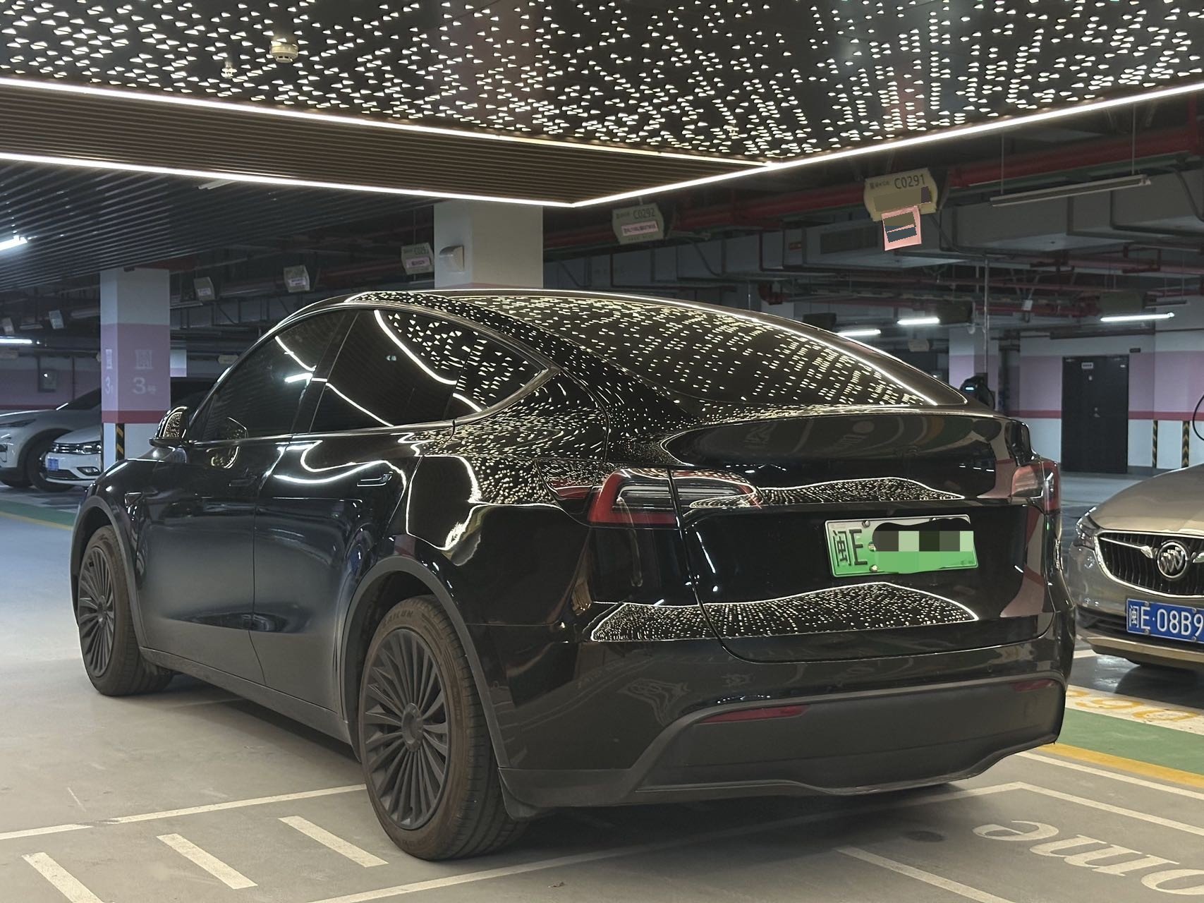 Tesla Model Y 2024 #5 Tesla Model Y 2024 car image #5