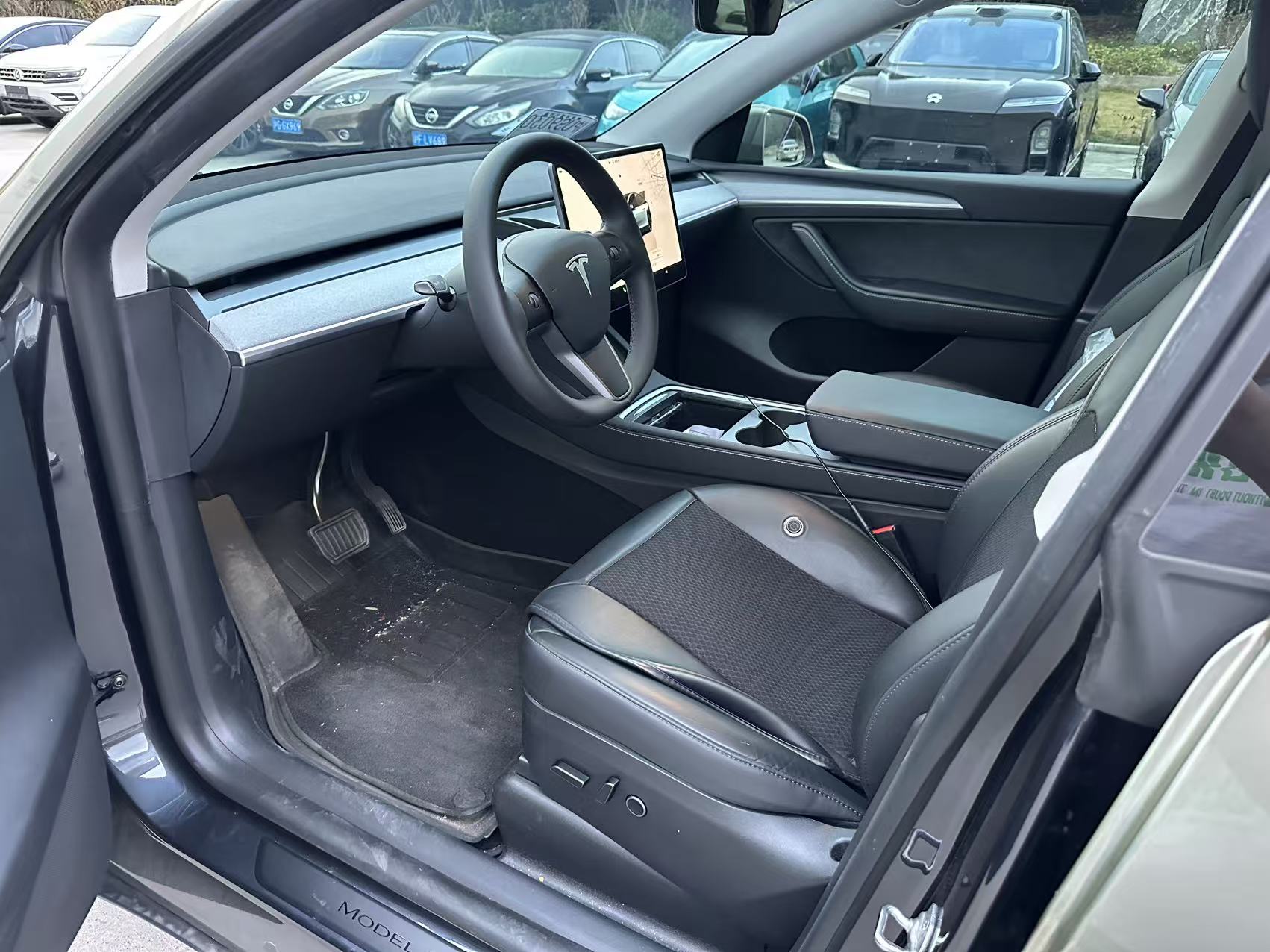 Tesla Model Y 2024 #4 Tesla Model Y 2024 car image #4