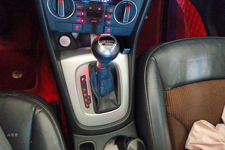 Audi Q3 2017 car image #16