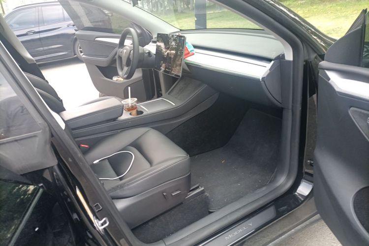 Tesla Model Y 2023 #27 Tesla Model Y 2023 car image #27