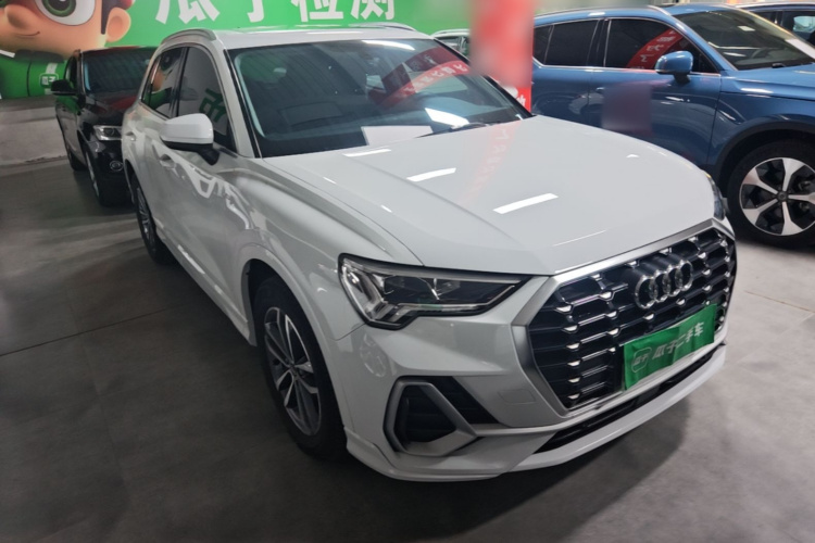 Audi Q3 2021 car image #4