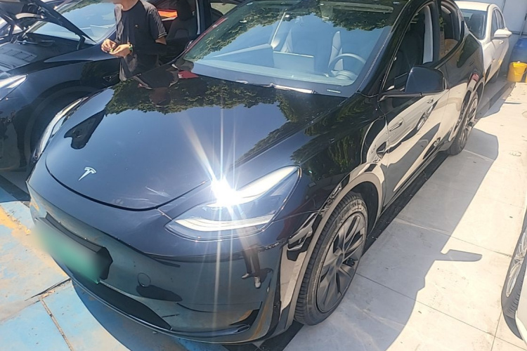 Tesla Model Y 2024 #2 Tesla Model Y 2024 immagine di auto #2