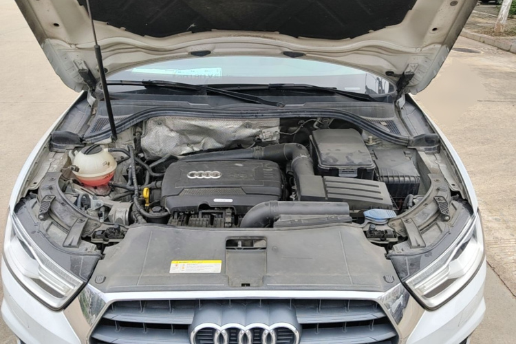 Audi Q3 2017 car image #20