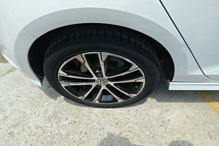 Volkswagen Golf 2017 car image #10