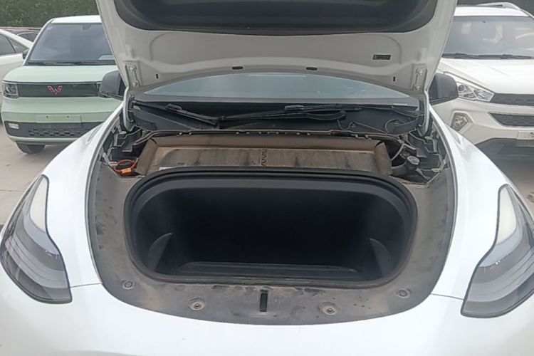 Tesla Model Y 2023 car image #20