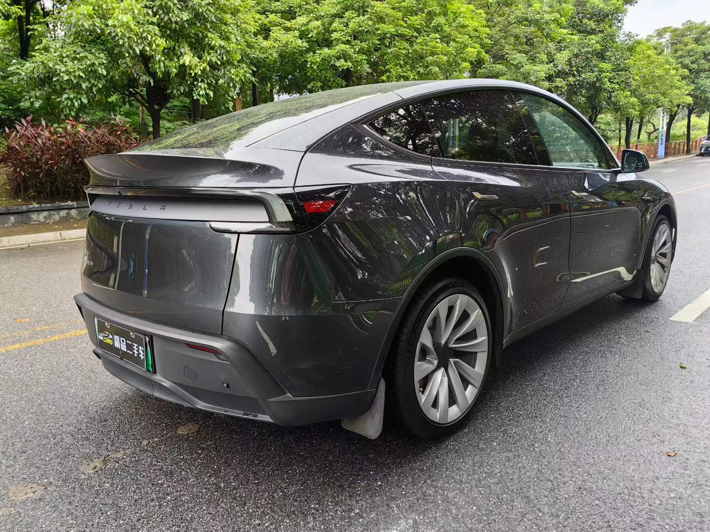 Tesla Model Y 2026 #5 Tesla Model Y 2026 car image #5