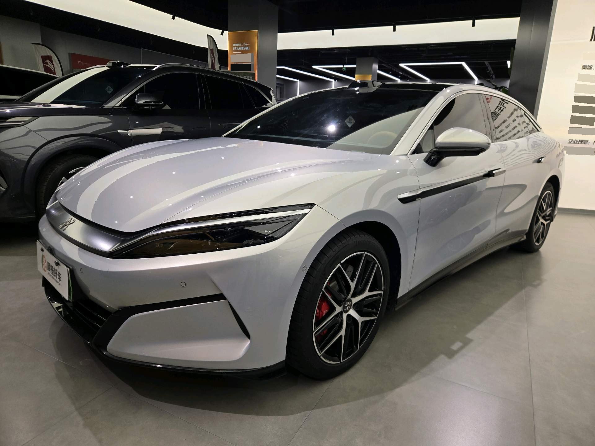 BYD HanL 2025 BYD HanL 2025 immagine di auto