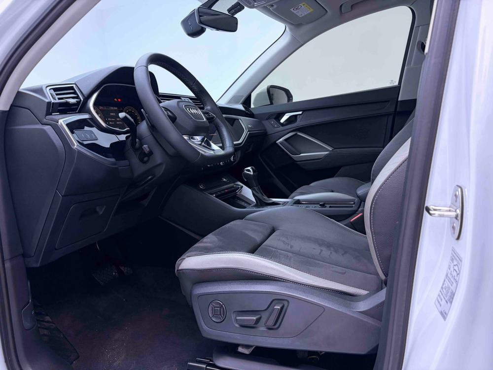 Audi Q3 2022 car image #14