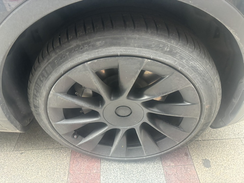 Tesla Model Y 2024 car image #6