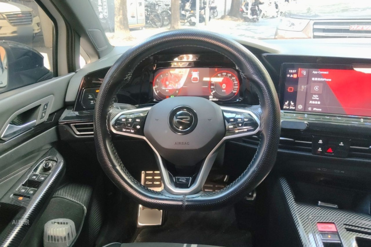 Volkswagen Golf 2021 car image #12