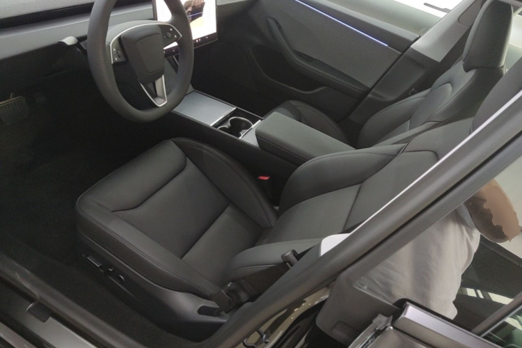 Tesla Model 3 2026 car image #15