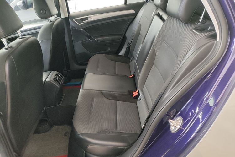 Volkswagen Golf 2018 car image #17
