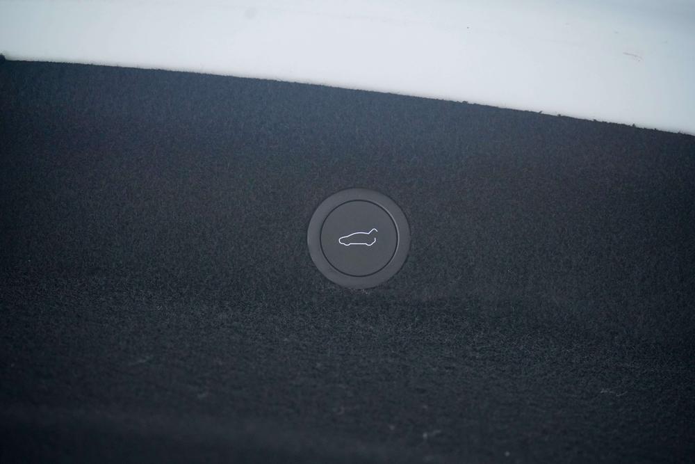 Tesla Model Y 2025 #14 Tesla Model Y 2025 immagine di auto #14