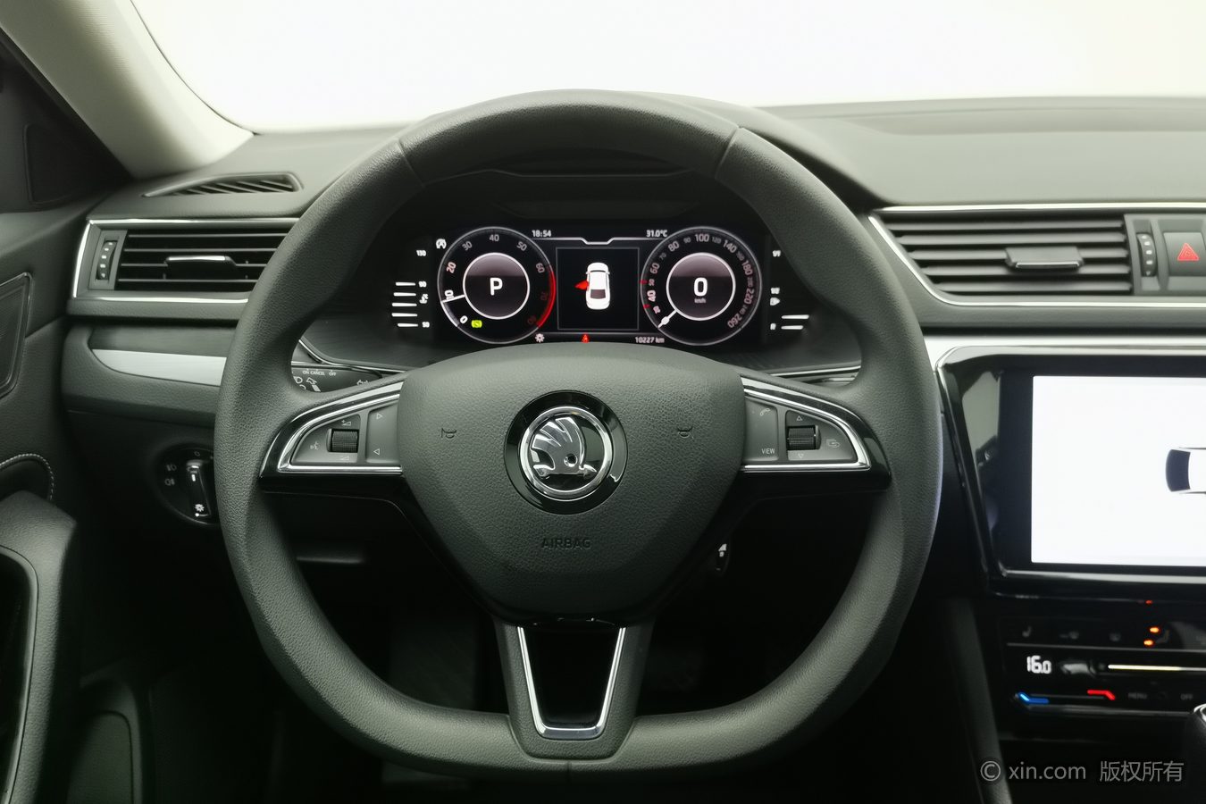 Skoda Superb 2025 car image #11