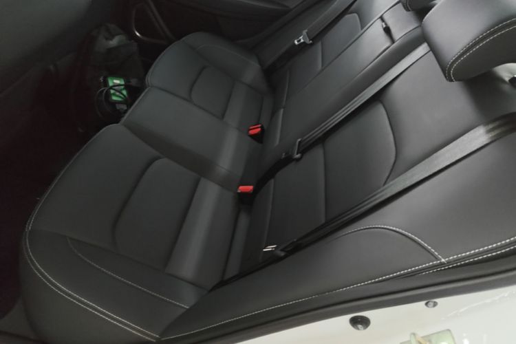 GEELY Emgrand 2019 car image #17