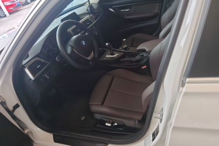 BMW 3 Series 2018 car image #15