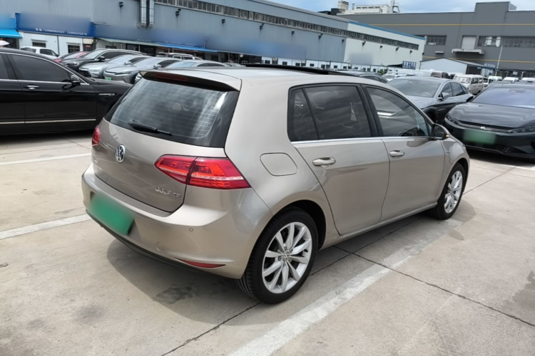 Volkswagen Golf 2014 car image #7