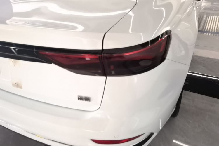 GEELY Emgrand 2025 car image #8