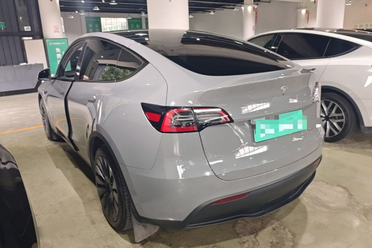 Tesla Model Y 2023 #5 Tesla Model Y 2023 car image #5