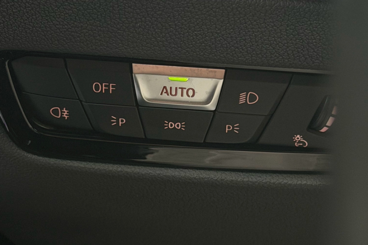 BMW 3 Series 2020 imagem de carro #19