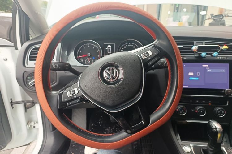 Volkswagen Golf 2020 car image #11