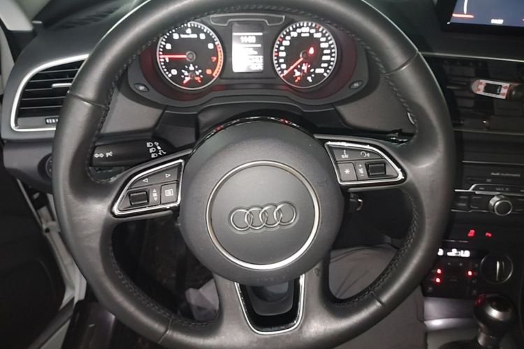 Audi Q3 2018 immagine di auto #11