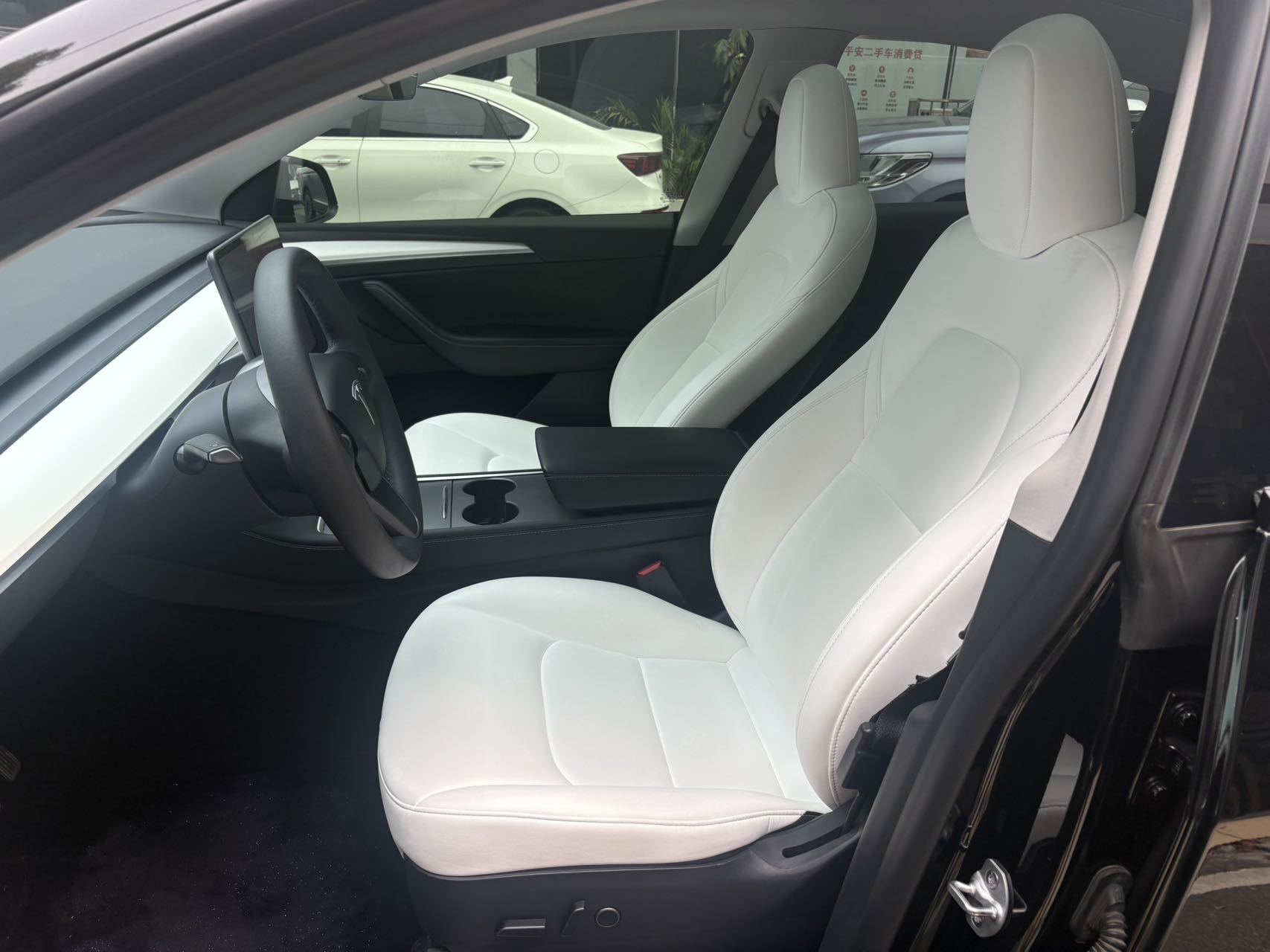 Tesla Model Y 2023 immagine di auto #7