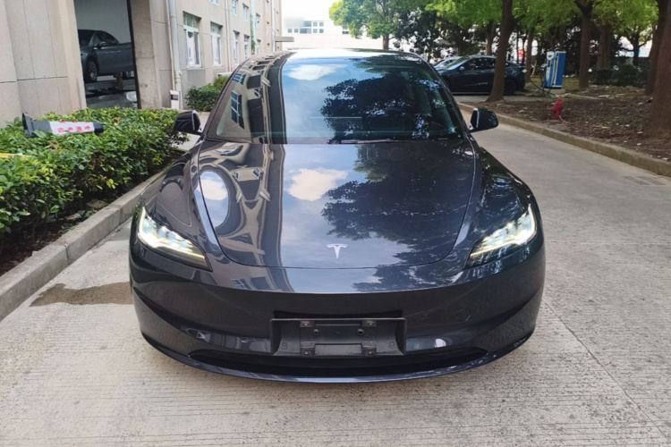 Tesla Model 3 2025 car image #3