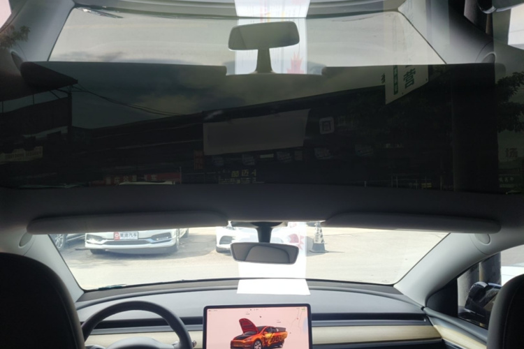 Tesla Model Y 2023 immagine di auto #18