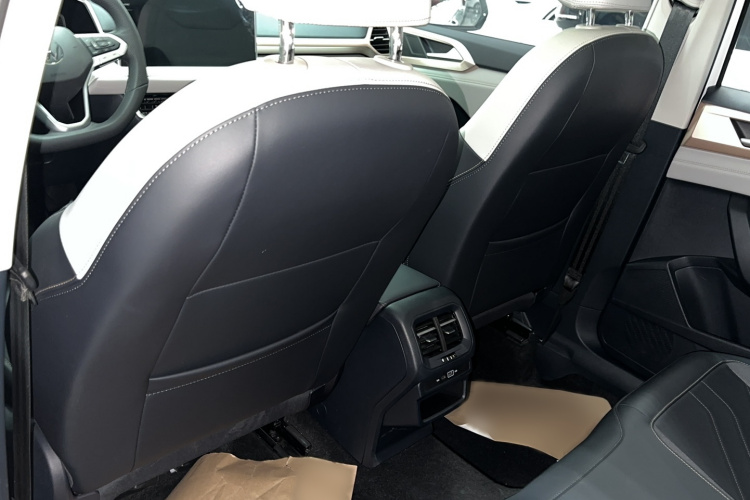 Volkswagen Tharu 2024 car image #20