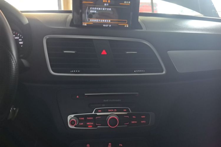 Audi Q3 2019 car image #13
