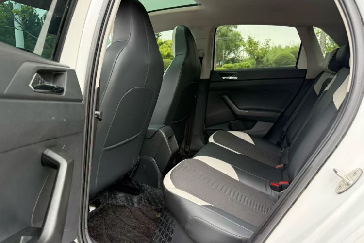 Volkswagen Polo 2019 car image #17