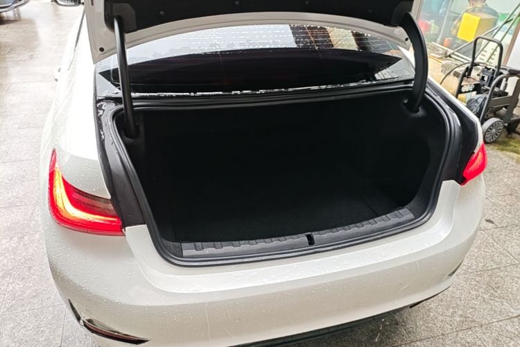 BMW 3 Series 2019 #19 BMW 3 Series 2019 car image #19