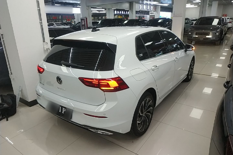 Volkswagen Golf 2020 car image #7