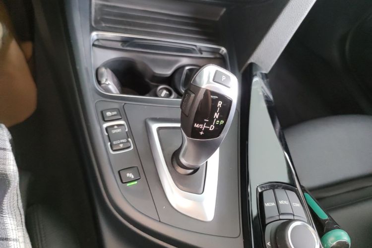 BMW 3 Series 2018 #14 BMW 3 Series 2018 car image #14