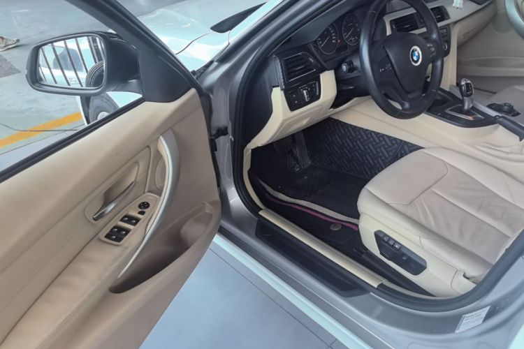 BMW 3 Series 2014 car image #16
