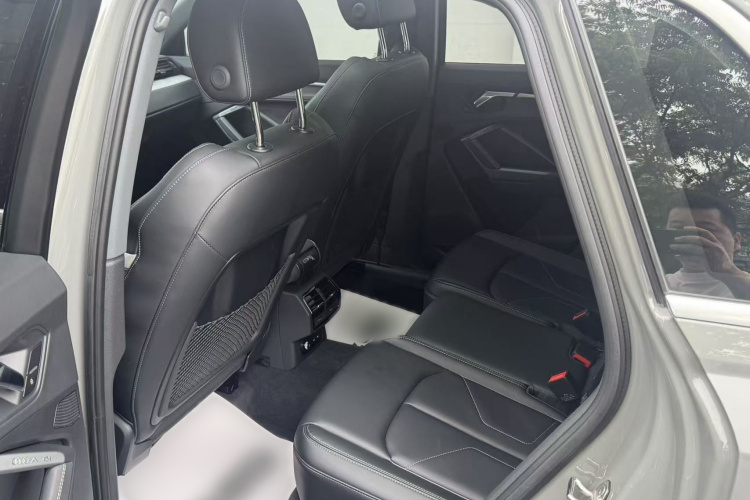 Audi Q3 2024 car image #16