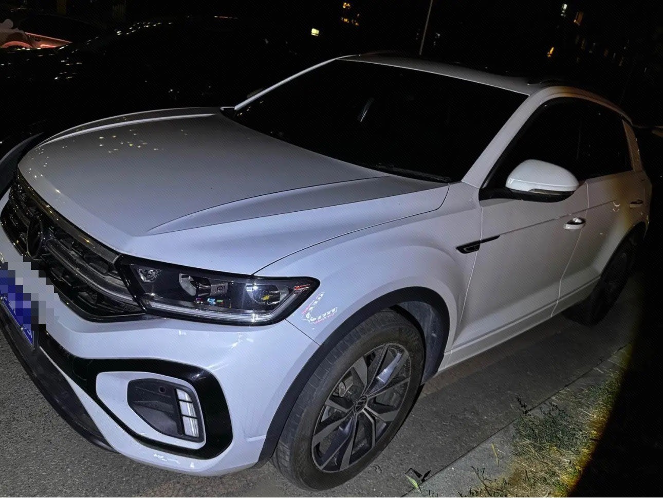 Volkswagen T-Roc 2023 Volkswagen T-Roc 2023 car image
